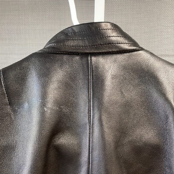 Identify black leather jacket size 4 - Picture 7 of 10